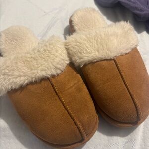 Amazon Women's Chestnut Brown Faux-Suede Shearling Slippers with Cream Cuff